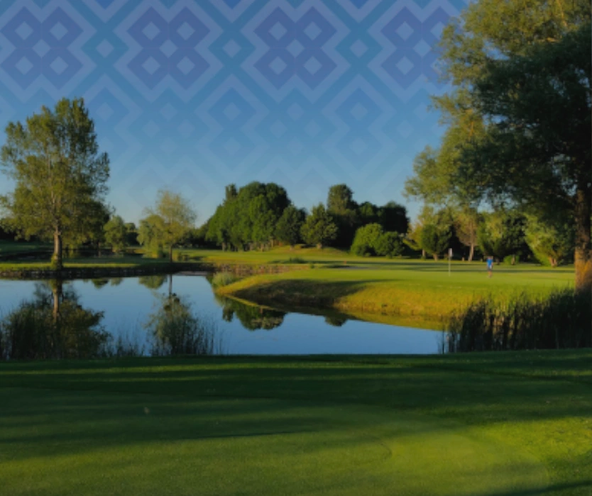 L’étang et le parcours du Golf de Beaune Levernois